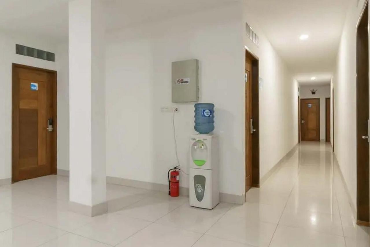 Reddoorz Plus @ Cemara Asri Medan Exterior foto
