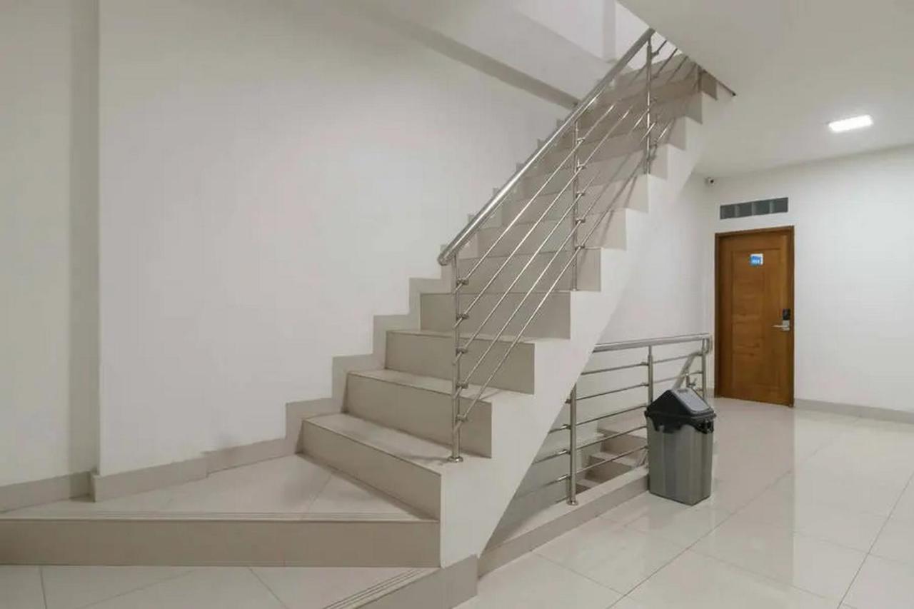 Reddoorz Plus @ Cemara Asri Medan Exterior foto